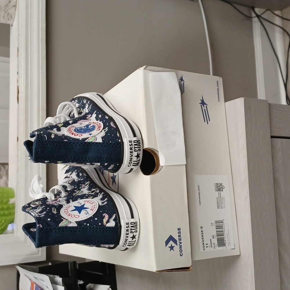 Converse unicon tennis shoe